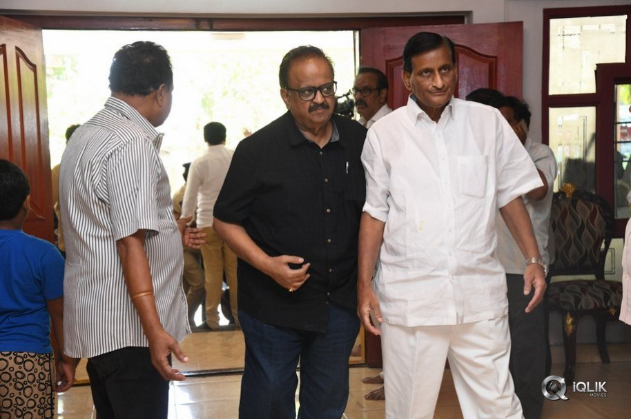 Celebrities-Pay-Homage-to-Vijaya-Nirmala-Garu